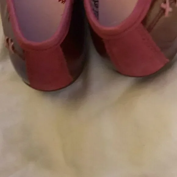 Umi Girls Size 33 Shoe in Canada That Is a Size 2. Perfect Condition. - Picture 3 of 5